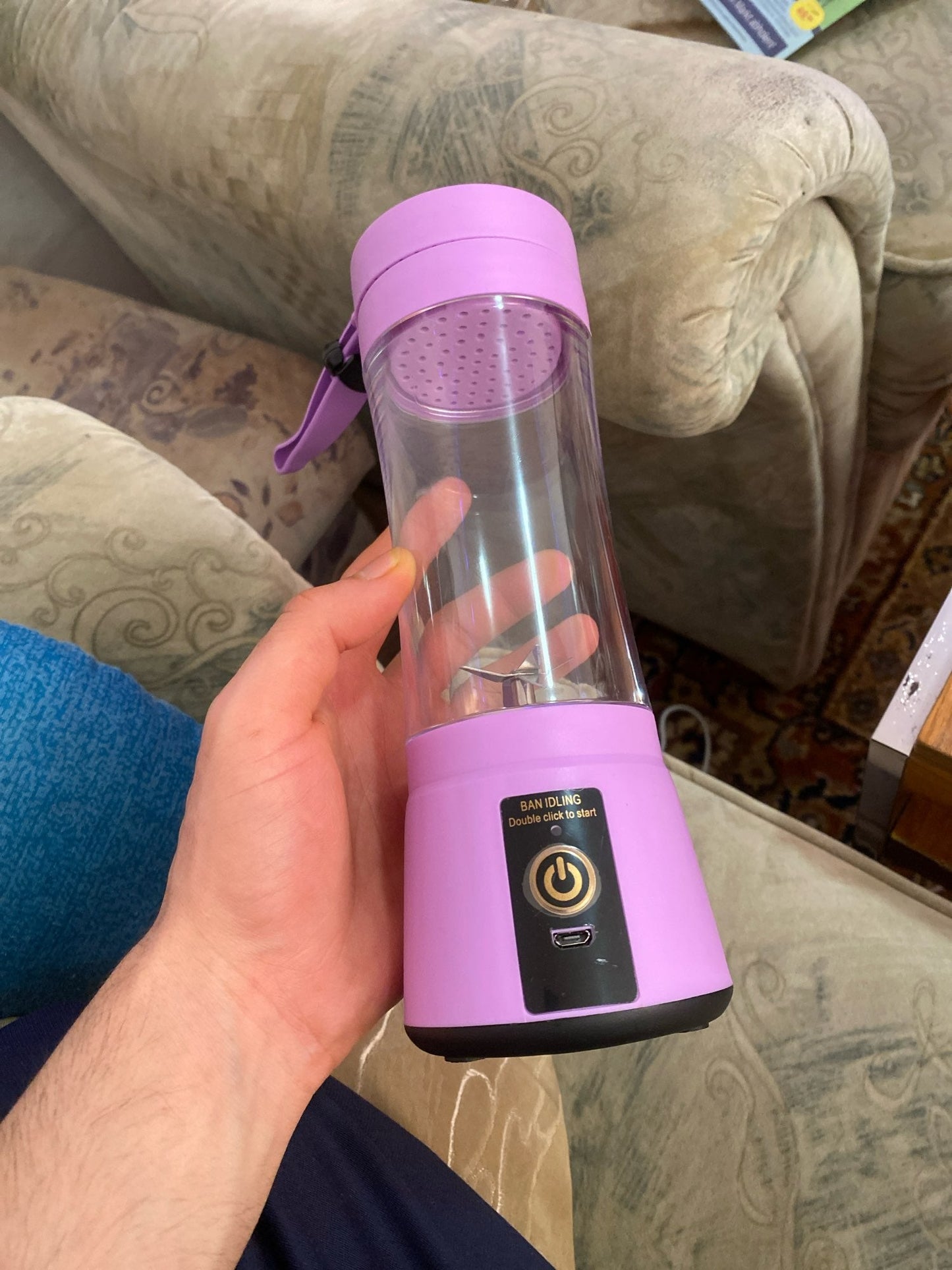 Portable mini fruit juicer