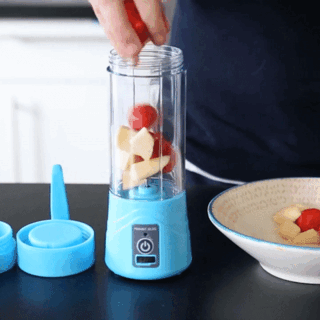 Portable mini fruit juicer